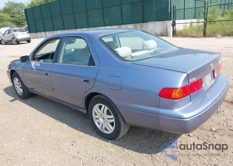 2000 Toyota Camry Le z USA, uszkodzony, nr VIN JT2BG22K0Y0520055